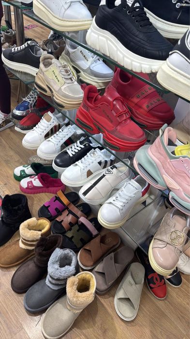 Vand en/Gros incaltaminte de dama si barbat