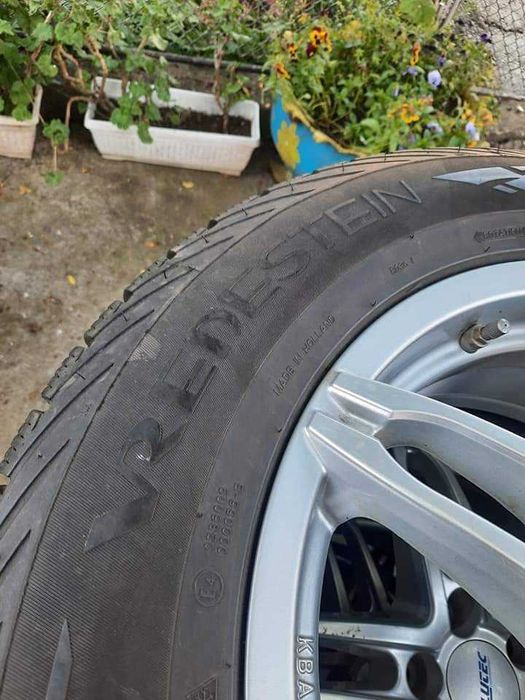 4 Броя 225/65/17 Vredestein 2x6,6мм 2х6мм