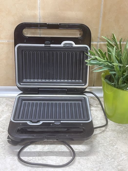 Продается тостер Сендвичницца