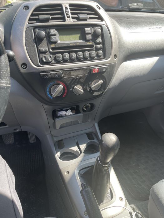 Продавам РАВ 4 2003 гб