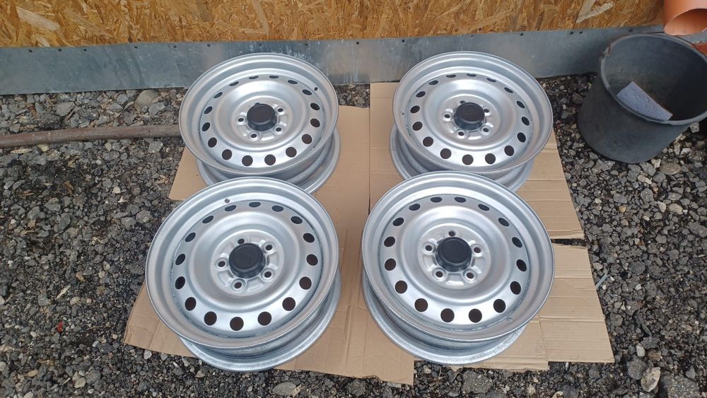 Set de 4 jante 5x114,3 R15 daihatsu terios sau alte auto
Pretul este p