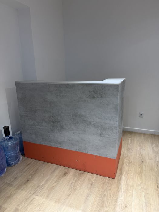 Продаётся ресепшн (стойка администратора)