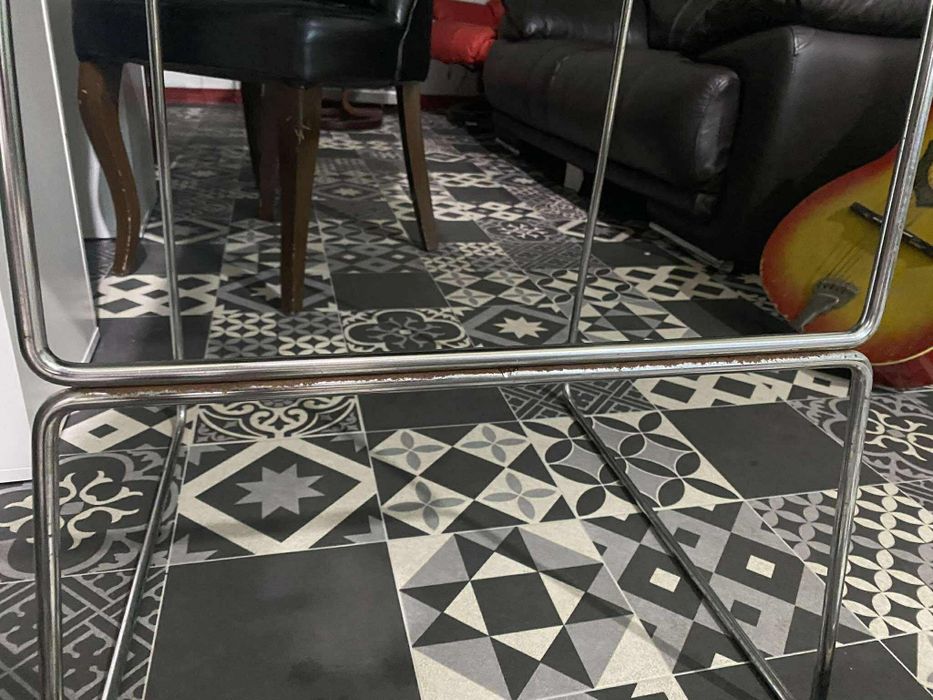 Кожен диван и два стола