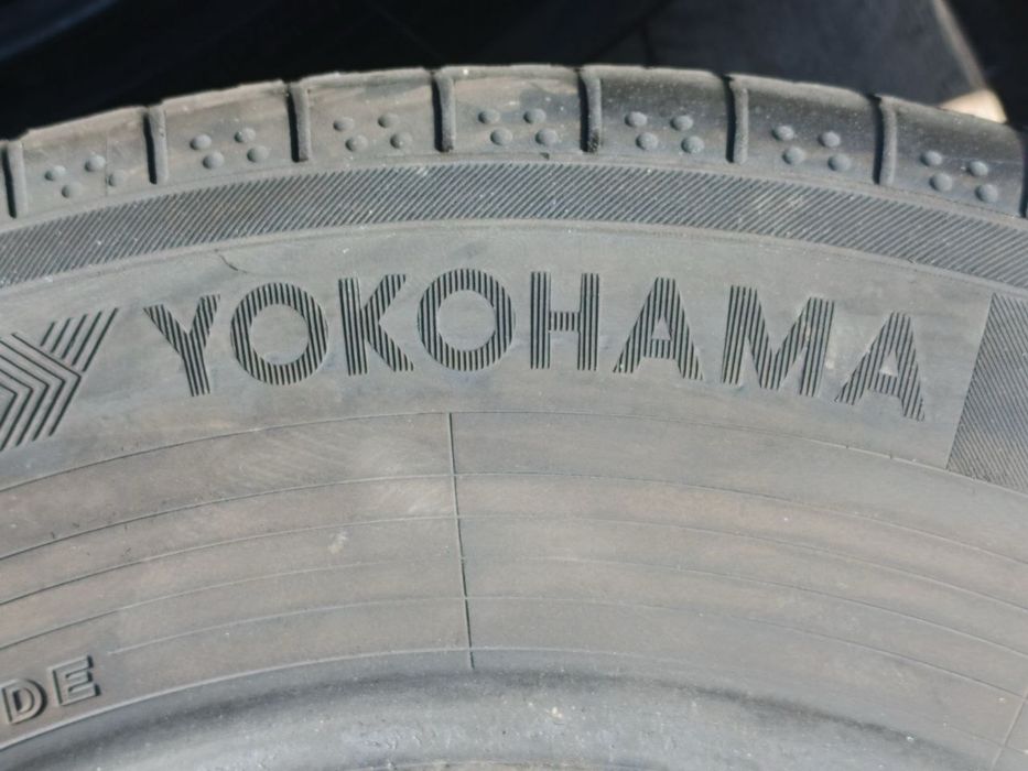 215/65/17 комплект Yokohama