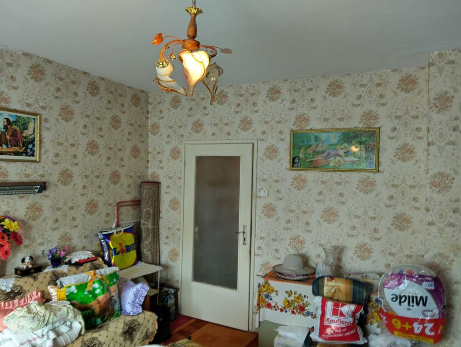 Продава разширена , вътрешна гарсонера