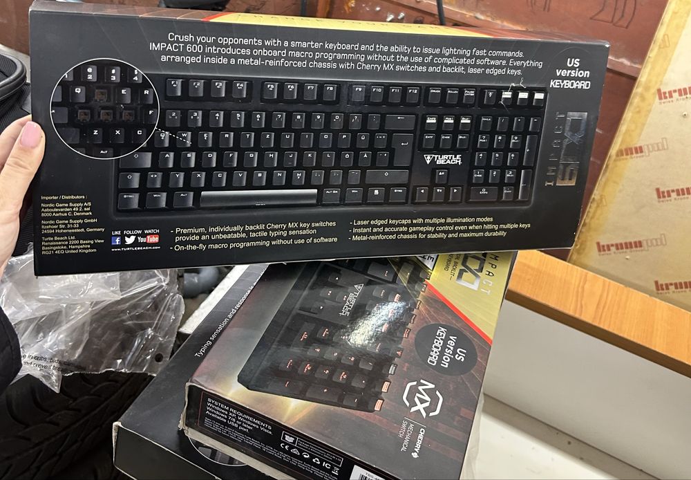 Tastaturi gaming noi . cea 600 :100 ron si cea 700 : 200 ron