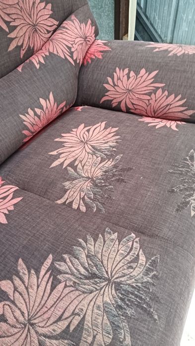 Двухместный диван б/у