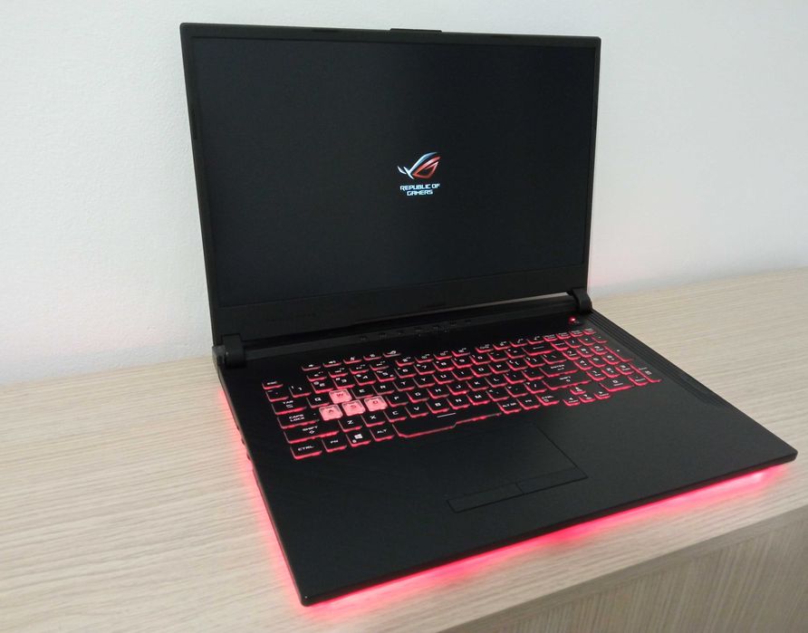 Laptop ASUS ROG INTEL I7 GAMING EXTREM Ecran 15.6 inch Rata Refresh 144Hz placa video dedicata NVIDIA TI TITANIUM SSD pci 2 placi video ASUS ROG STRIX