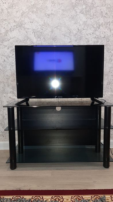 Телевизор с подставкой