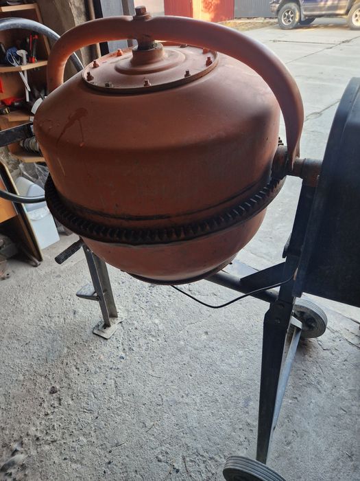 Продам бетономешалку