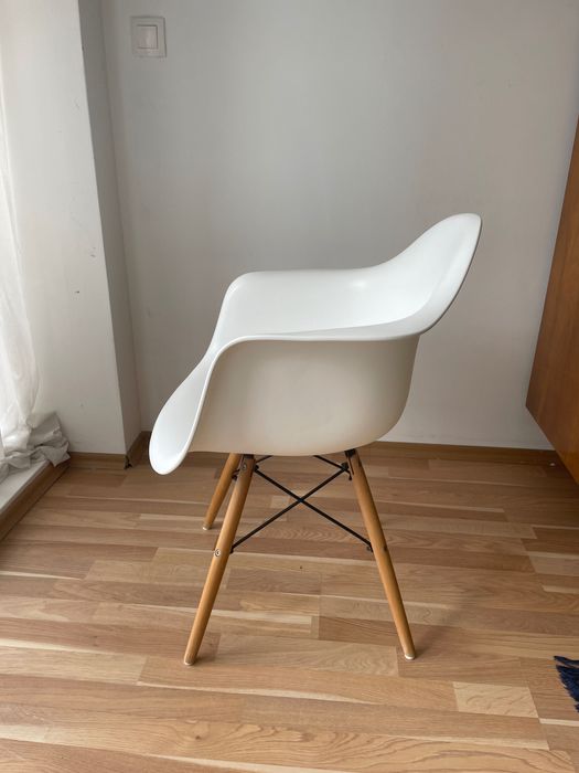 Работна маса/бюро Ikea Lisabo и стол Еames