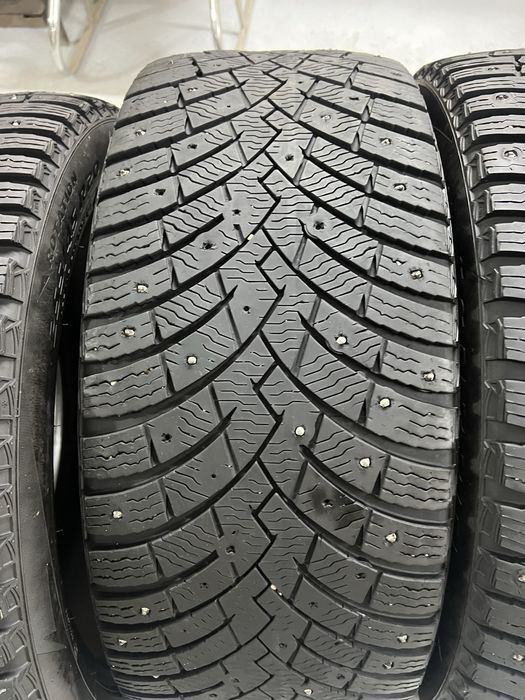 Продам резину PIRELLI 255/45/20
