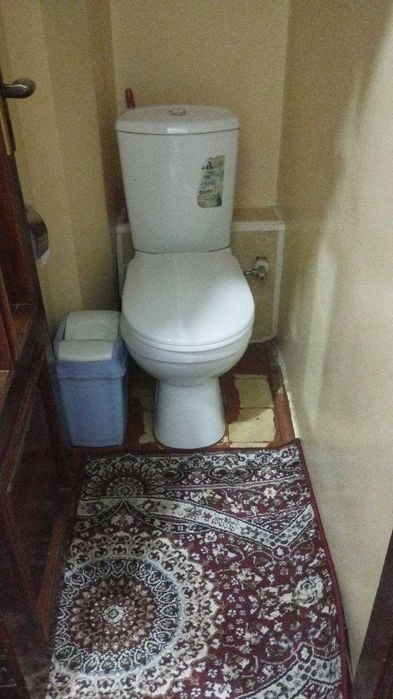 Срочно!!! Продается квартира 4/5/5 раздельная, 2х6м балкон