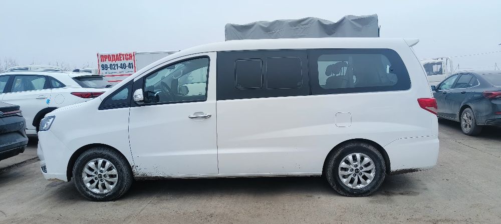 Jac M4 lux 11 kishilik sotiladi
