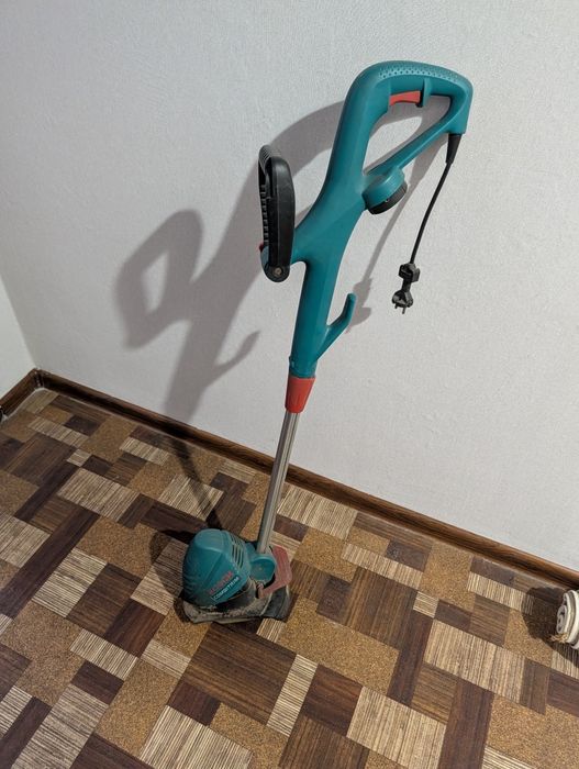 Продам триммер Bosh