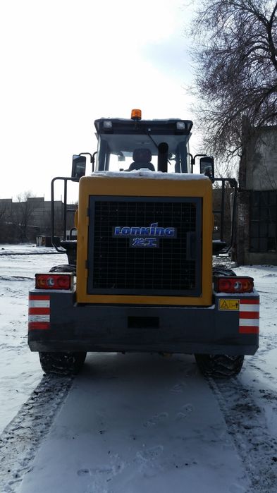 Продам погрузчик фронтальный 2 куба