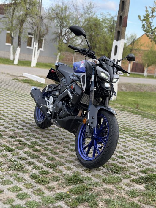 Yamaha mt 125.