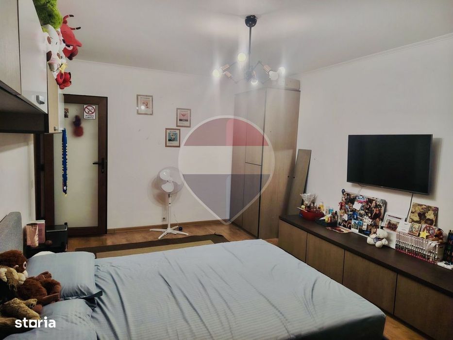 Apartament cu 3 camere de vânzare în zona Dragos Voda