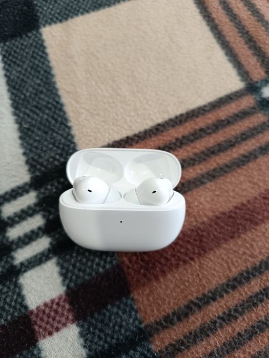 Продам наушники Redmi Buds 4 Pro