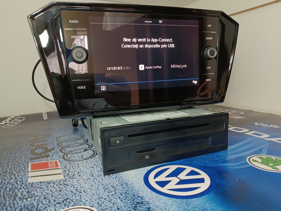 Vând Mib2 Vw PassatB8 unitate și display,rama inclusa in preț