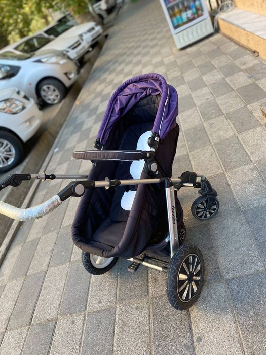 Srochna kolyaska sotiladi