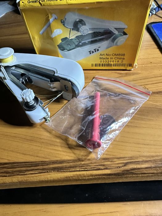 Продам мини швейную машину