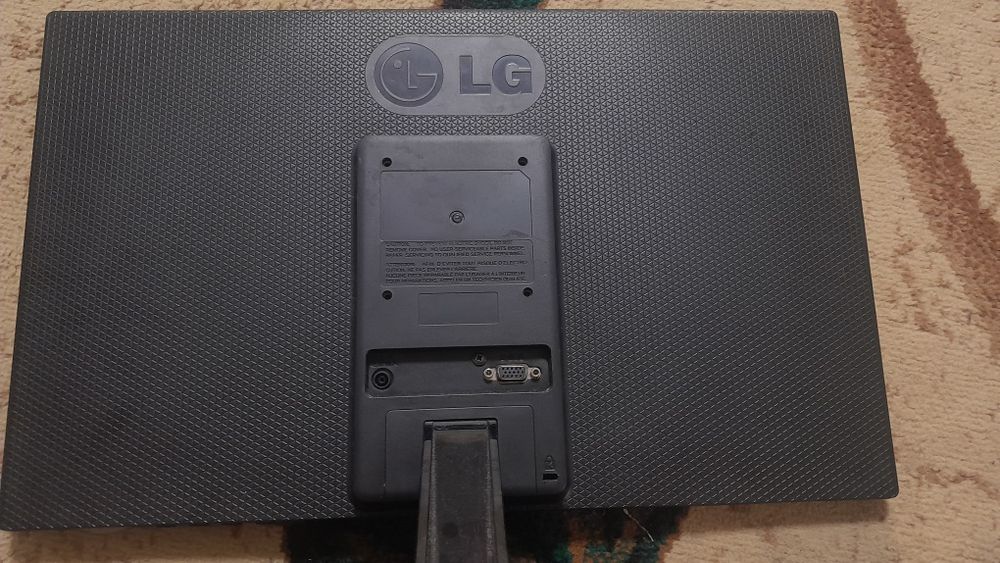 Продам бу манитор LG