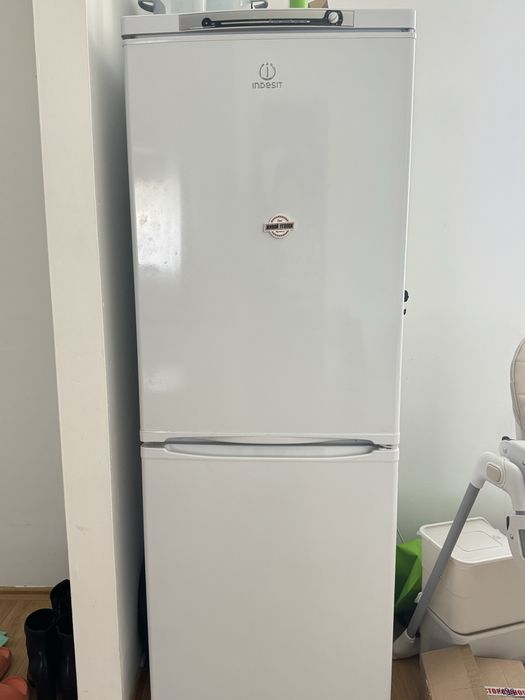 Холодильник Indesit