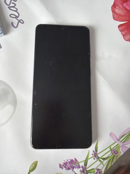 Продам смартфон Samsung S21
