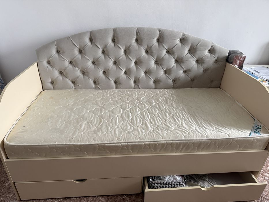 Продам кровать с матрасом