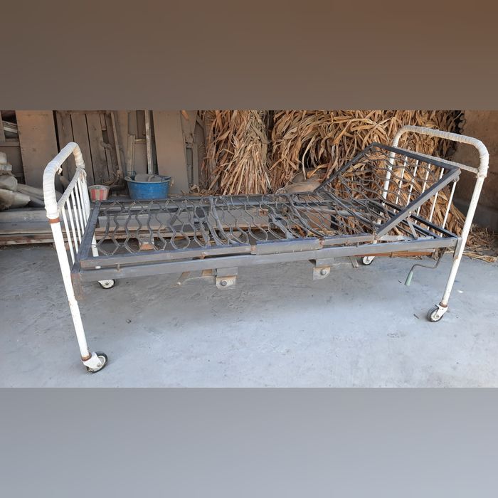 Медицинская кровать