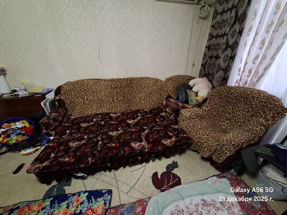 Диван и кресло отдам даром