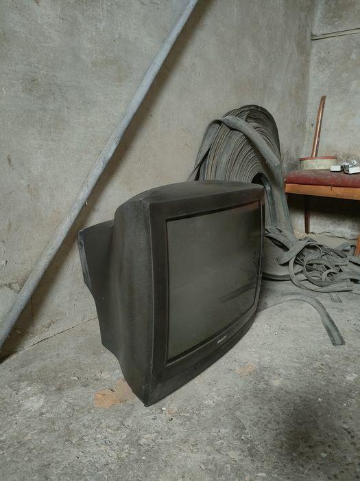 продаю старый телевизор Philips