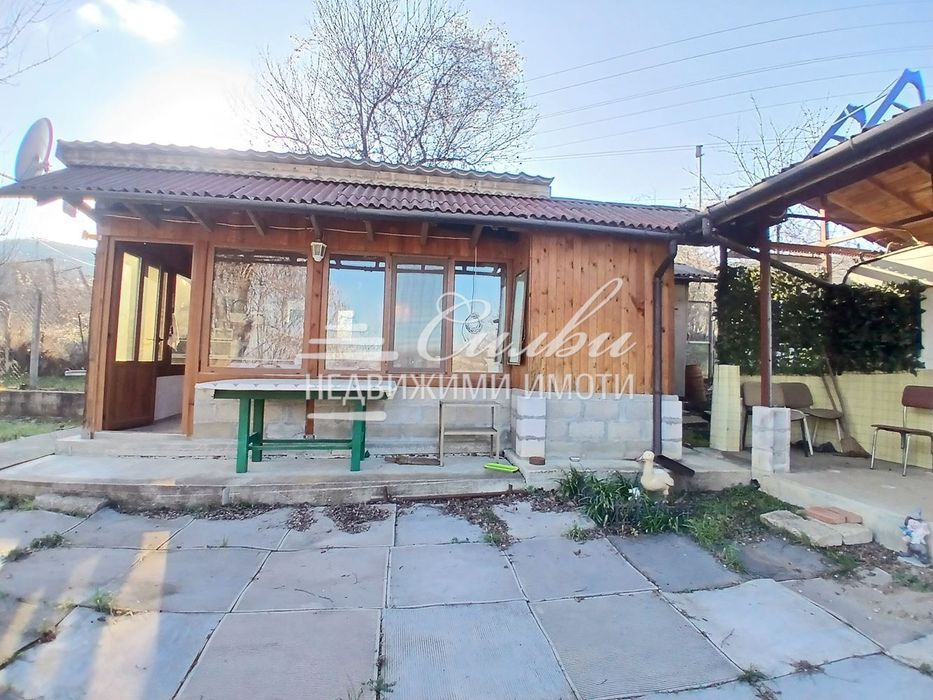 Парцел с временна постройка и каравана – местност Под Манастира!