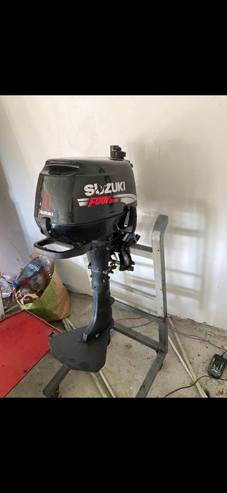De vanzare barca si motor!