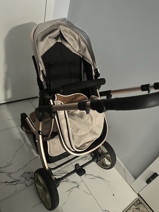 Коляска с амортизаторами