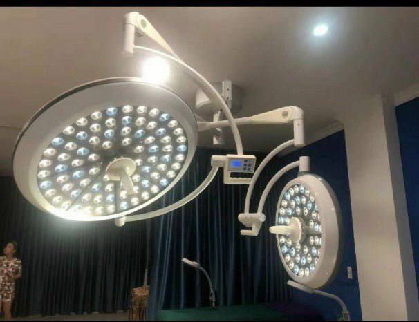 Операционная Лампа Двухкупольная ,мобильная , лед,бестеневая YDE 700/5