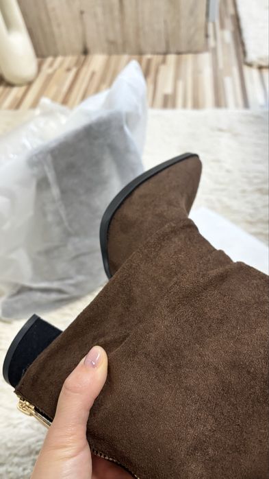 Велур- боти на ток