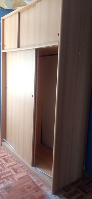 Диван и шкаф отдам