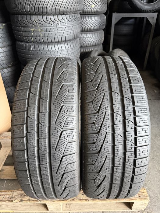 2 anvelope iarna ca NOI 235/45/20 , Pirelli , 7.5 mm !