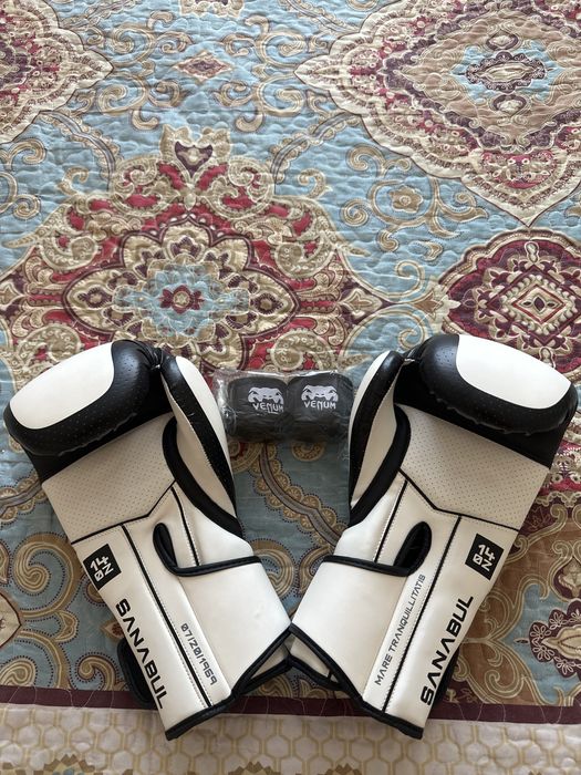 Боксёрские перчатки