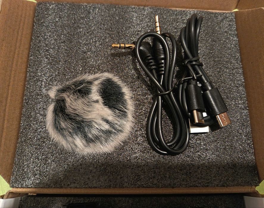 Безжични микрофони за видео с 2 предавателя и 1 приемник