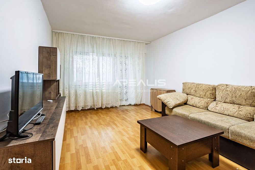 De închiriat -Apartament 3 camere, decomandat, zonă centrală