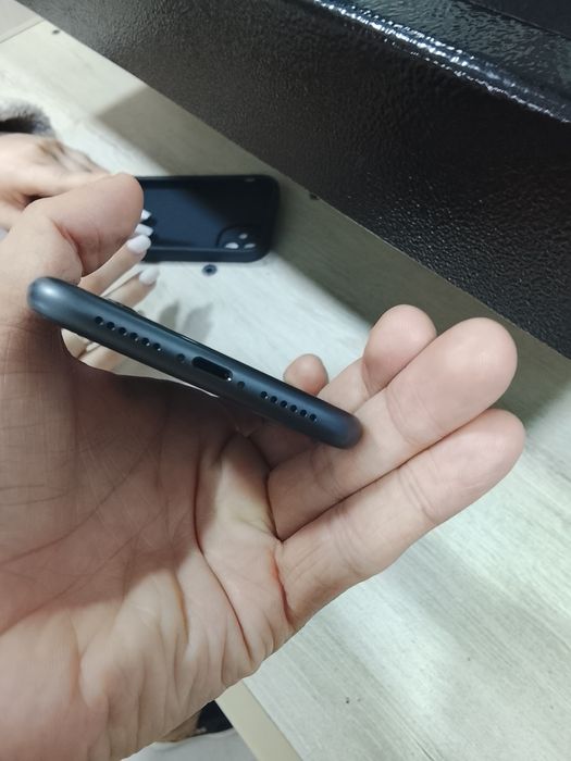 Продам айфон 11,