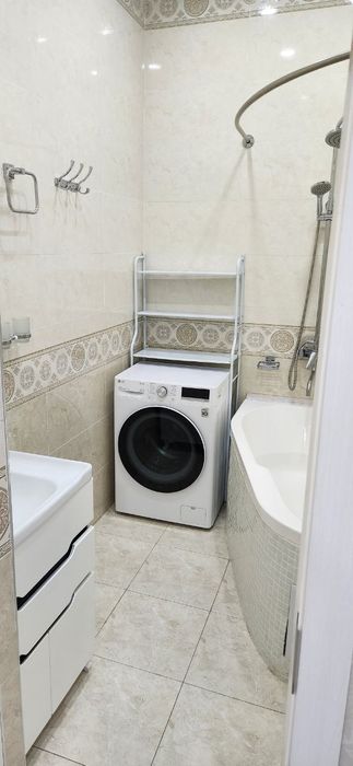 Сдаётся трёхкомнатная квартира.