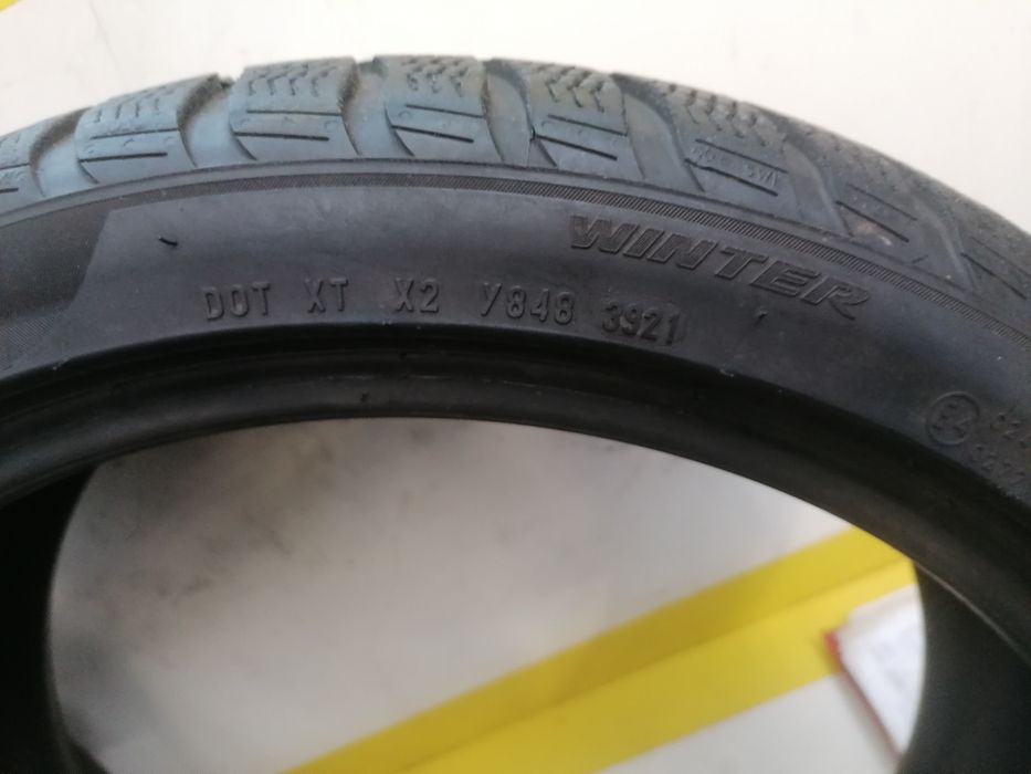 225/40/19  iarna  2*PIRELLI  93h dot 3921. 5,,56mm