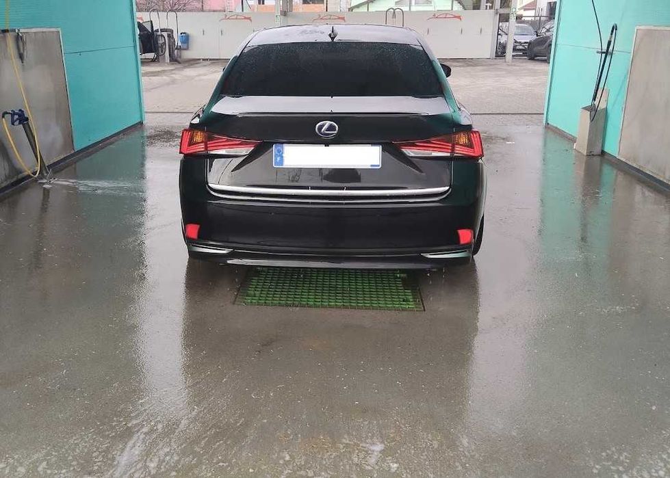 Lexus is300h F-Sport hybrid