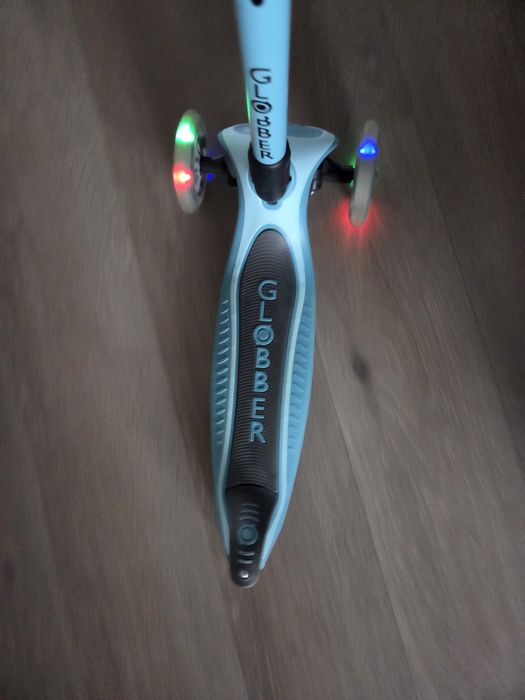 Trotineta  GLOBBER 3 roti PREMIUM 2.0 lumini in roti