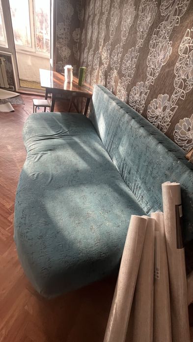 Диван и кухоный гарнитур