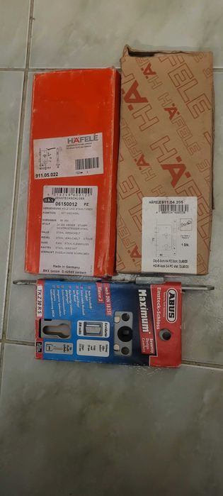 Broască ușă si mânere